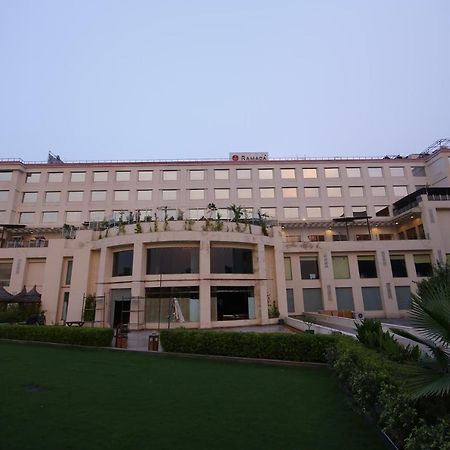 Ramada Neemrana Hotel Exterior foto