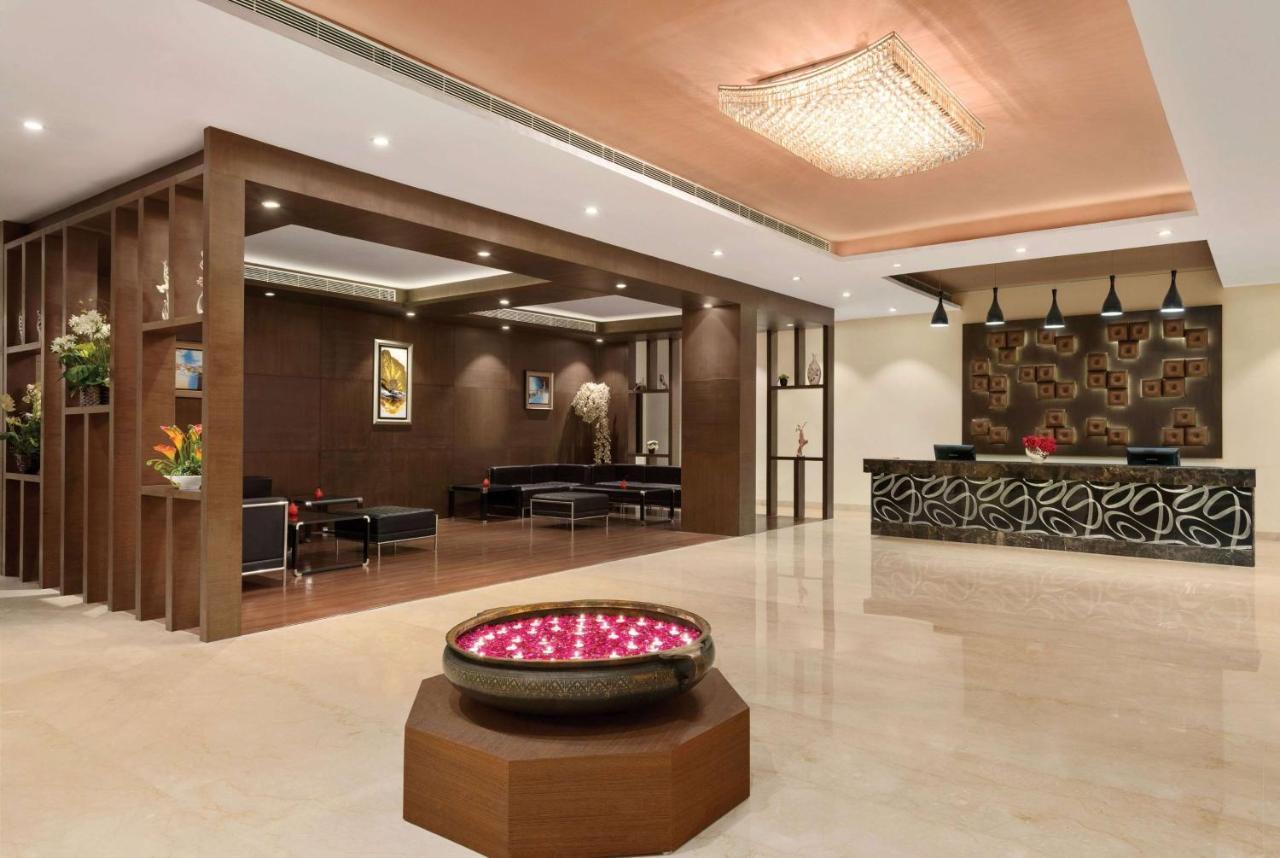 Ramada Neemrana Hotel Exterior foto